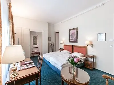 Victoria Hotel 4*